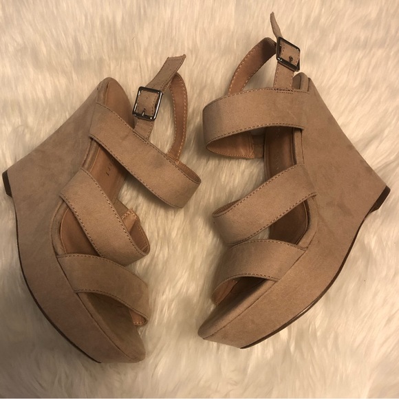 Madden Girl Blenda Wedge Sandals 7 - Picture 1 of 13